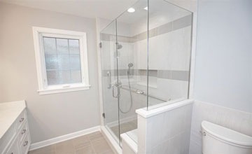 مقایسه کابین دوش شیشه ای فریم لس و فریم دار
