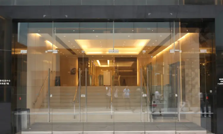 اجرا شیشه فروشگاهی