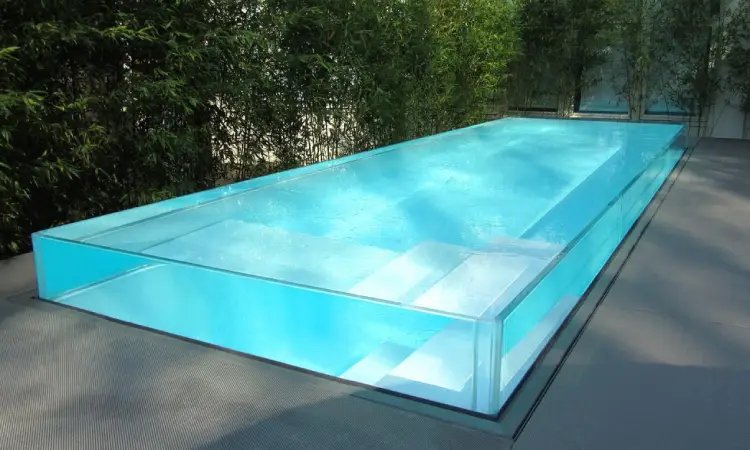 مزایای طراحی استخر با شیشه