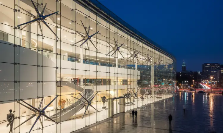 مزایای نمای شیشه ای اسپایدر