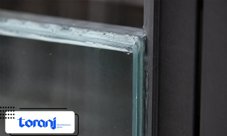برای شیشه لمینت و دوجداره چه نوع چسب سیلیکونی انتخاب کنیم؟